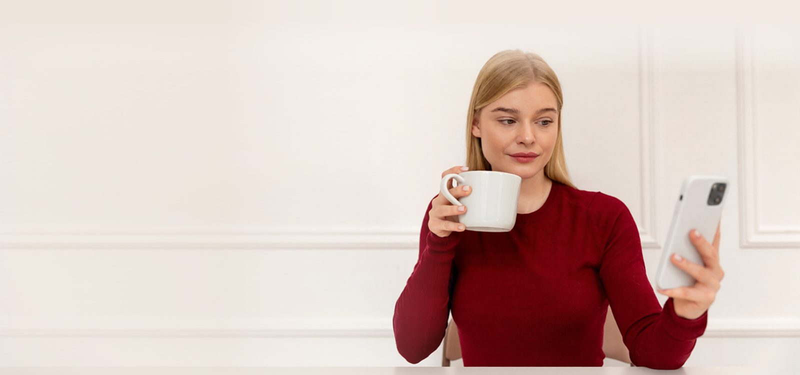Nikela Cacao mugs and cacao beans