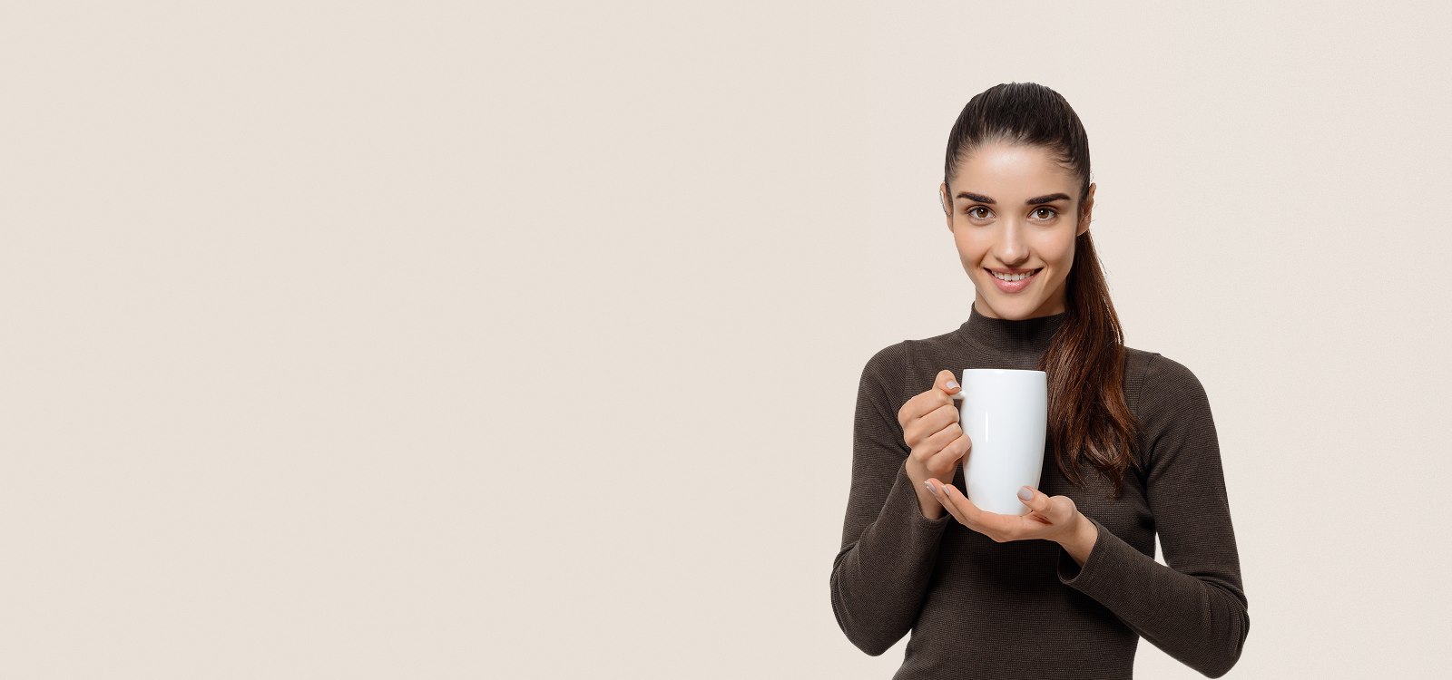 Nikela Cacao mugs and cacao beans